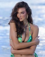 rachel-pizzolato-tie-dye-bikini-cleavage-beach-photoshoot-001.jpg