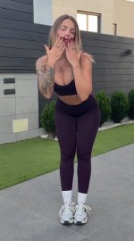 vlcsnap-2026-04-07-15h11m18s611-noelia99 (1).jpg