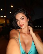 Cae el sol, pero sube la energía con ellas 🩵.jpg