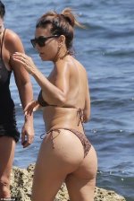 Eva Longoria Enjoy Beach Day in Marbella  (3).jpg
