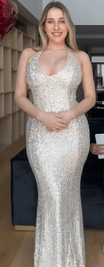 kim-en-vestidos-v0-c4kbfxnyndog1.png
