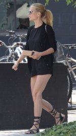 Gwyneth-Paltrow-Feet-1704430.jpg