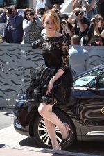 16165060_emma-stone-wind-cannes-2015_6.jpg