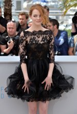 16165063_emma-stone-wind-cannes-2015_3.jpg