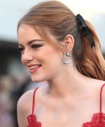 emma-stone-maniac-world-premiere-in-london-23.jpg