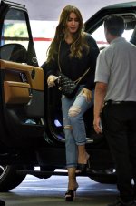 Sofia_Vergara_heading_to_her_office_in_Beverly_Hills_11-02-2023__1_.jpg