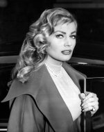 Anita Ekberg mirada.jpg