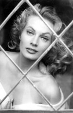 Anita Ekberg retueriouroi.jpg