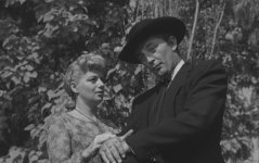 Shelley_Winters__Robert_Mitchum__030.jpg