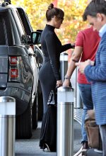 Jennifer_Lopez_Out_in_Los_Angeles_11-16-2023__3_.jpg