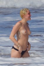 Miley Cyrus 092.jpg