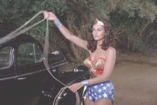 Wonder Woman 1x03 Beauty On Parade dvd+sat by elzeta.avi_000945847.jpg