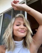 oliviaholt2.jpg