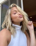oliviaholt3.jpg