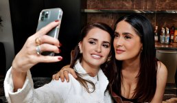 Salma Hayek & Penélope Cruz 14-12-23.jpg