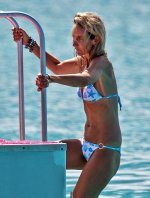 Lady_Victoria_Hervey_in_bikini_on_vacation_at_Sandy_Lane_Hotel_in_Barbados_12-29-2023__5_.jpg