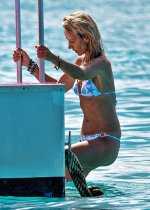 Lady_Victoria_Hervey_in_bikini_on_vacation_at_Sandy_Lane_Hotel_in_Barbados_12-29-2023__18_.jpg