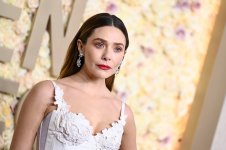 elizabeth-olsen-golden-globes-2024-dress-GF2_4946_f_5000.jpg