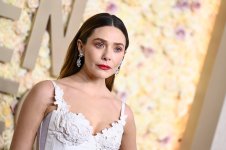 elizabeth-olsen-golden-globes-2024-dress-GF2_4946_f_5000.jpg