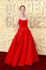 julianne-moore-en-los-globos-de-oro-2024.jpg
