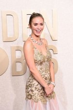 emily-blunt-at-golden-globe-awards-2024-11.jpg