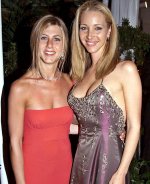 Jennifer Aniston & Lisa Kudrow 1.jpeg