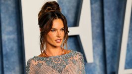 alessandra-ambrosio-attends-the-2023-vanity-fair-oscar-news-photo-1678702050.jpg