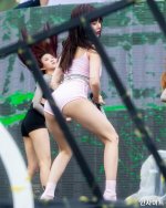 y2y1dofid9gder2rb736-hyuna.jpg