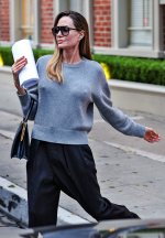 Angelina_Jolie_Out_in_Los_Angeles_01-19-2024__17_.jpg