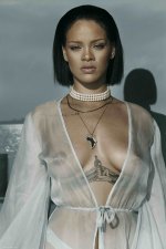 Las-tetas-de-Rihanna-12.jpg