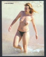 Sus_tetas_en_la_playa.jpg