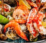 plato-de-pescados-y-mariscos-de-primer-plano.jpg