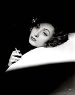 Danielle Darrieux, 1938.jpg