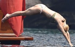 Gillian-Anderson-Feet-3627342.jpg