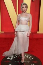 Florence Pugh 0310_VanityFairOscarParty_Pugh__2_.jpg