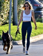 gisele-bundchen-in-workout-outfit-03-16-2024-0.jpg