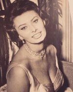 2020-06-06 13.33.41 2325667744123848746_sophialoren.jpg