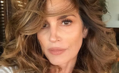 cindy_crawford_oggi_20_febbraio_quanti_anni_ha_-.png