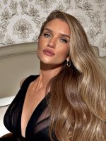 Rosie Huntington-Whiteley 02.jpg