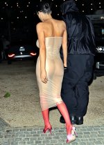 Bianca_Censori_Out_for_dinner_in_Los_Angeles_04-08-2024__14_.jpg