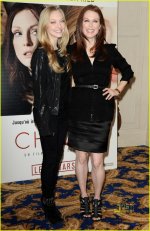 amanda-seyfried-julianne-moore-chloe-photocall-paris-05 - copia.jpg