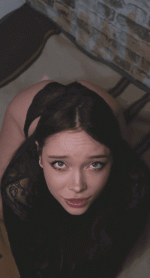 kate-kuray-haciendo-de-pendeja.gif