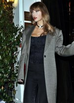 Taylor-Swift-keeps-it-chic-while-stepping-out-for-dinner-with-her-girlfriends-at-Casa-Cruz-in-...jpg