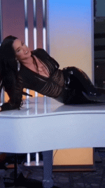 Katy Perry Dives on the Piano 😂 American Idol_3.gif