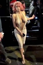 Bianca_Censori_Arrives_at_restaurant_in_Paris_06-20-2024__27_.jpg