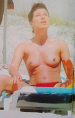 Sonia-Ferrer-tomando-sol-tetas.jpg